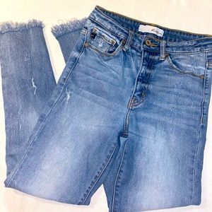 KanCan Jeans sz 23 Straight Leg Jeans  Distressed with frayed ends